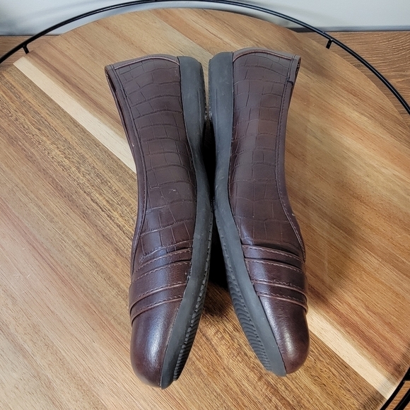 Croft and Barrow Brown Vegan Leather Croc Embossed Ballet Flats Size 8.5 - Picture 11 of 17